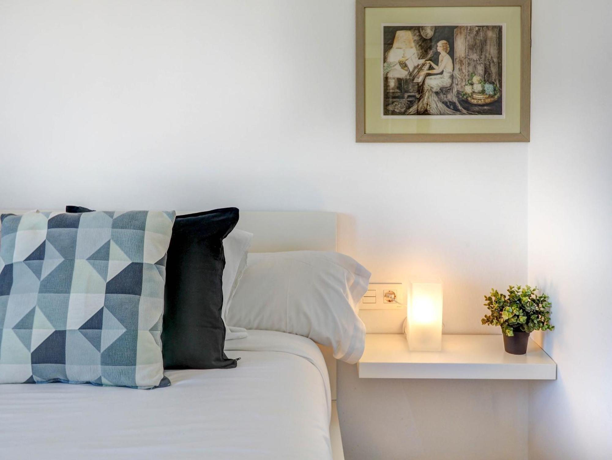 Balmins White By Hello Homes Ситжес Екстериор снимка