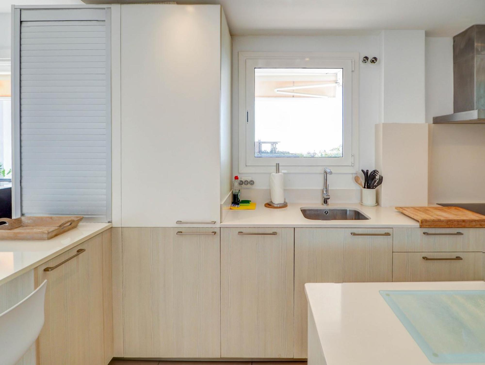 Balmins White By Hello Homes Ситжес Екстериор снимка