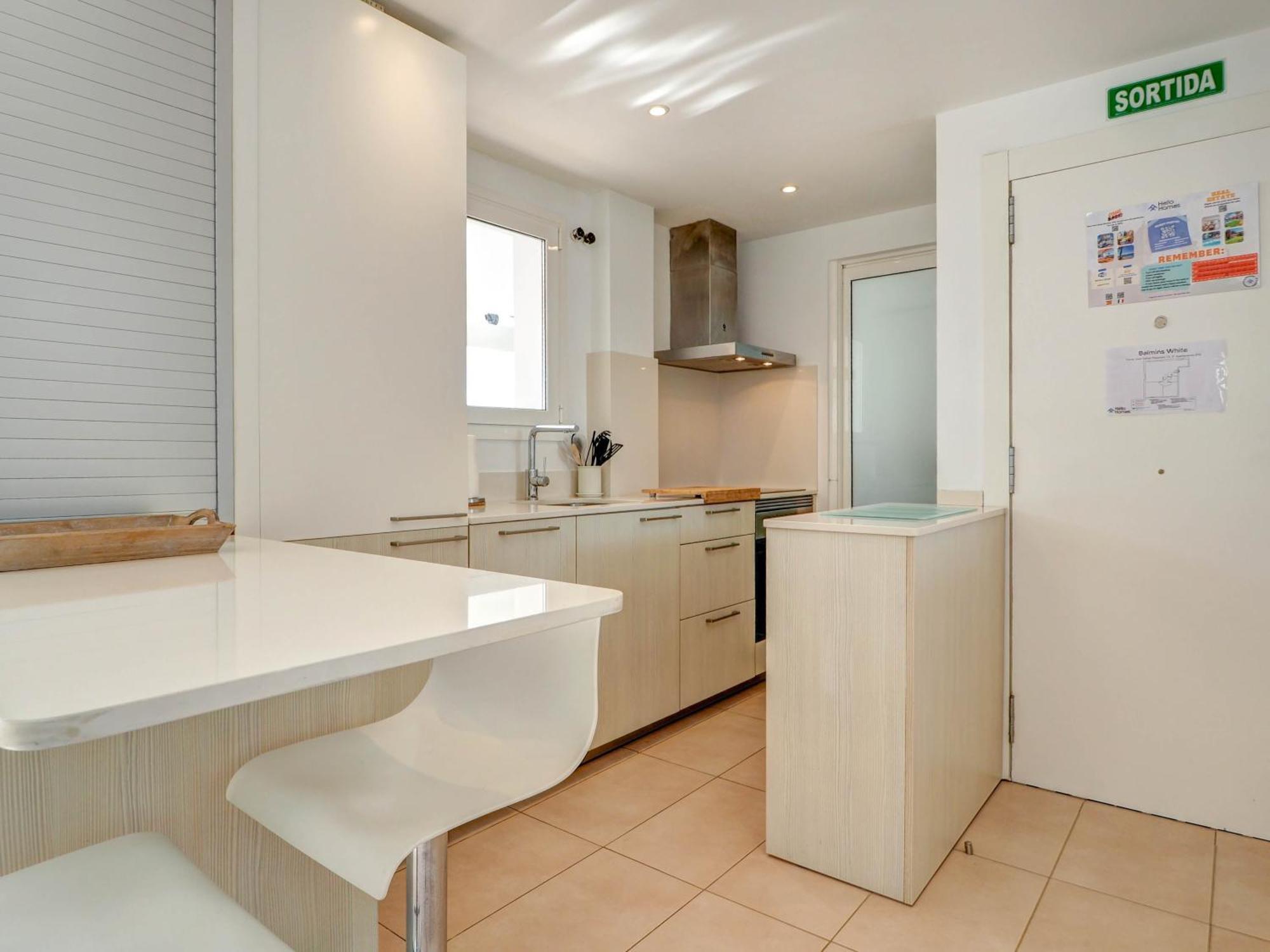 Balmins White By Hello Homes Ситжес Екстериор снимка